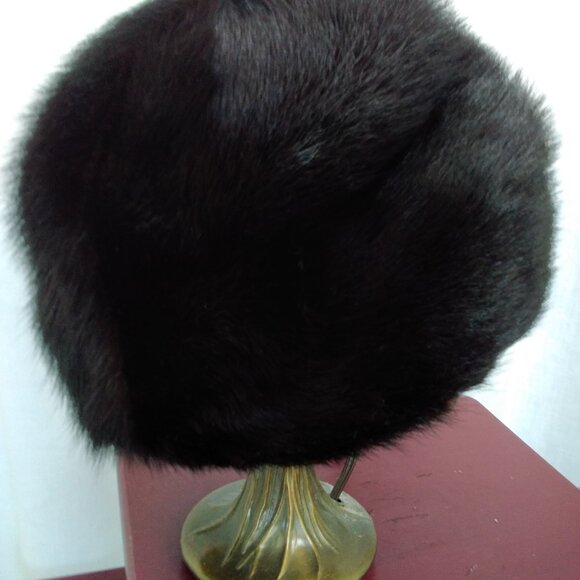 VINTAGE CHRISTIAN DIOR MINK HAT - Picture 1 of 5